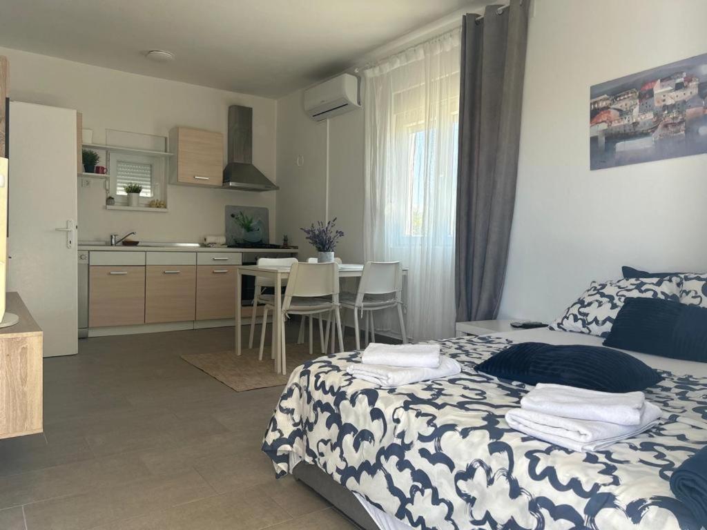 Apartmani Fulir Врси Экстерьер фото